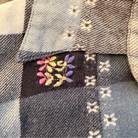 Vintage Granny Core Floral Embroidered Flannel Style Shirt - Women’s Size M - Picture 4 of 5